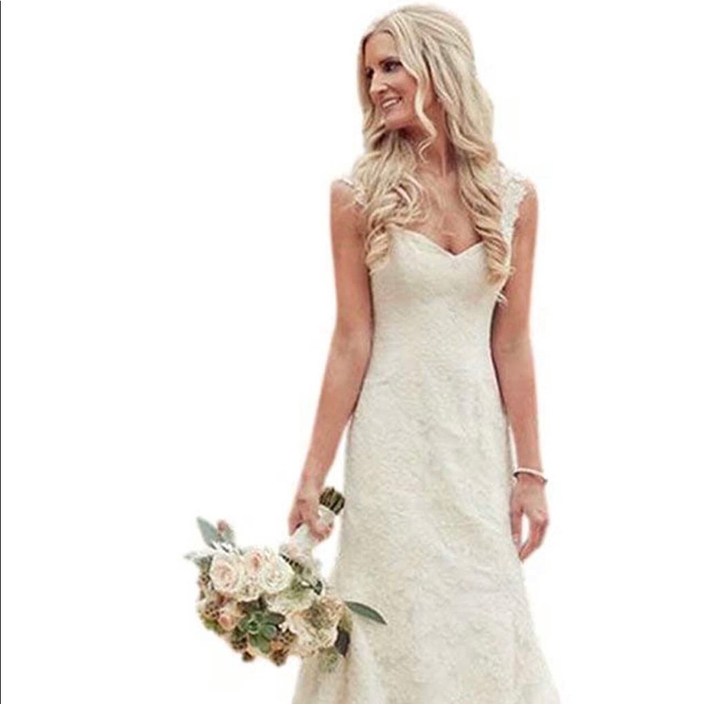 Elegant Lace Mermaid Bridal Gown with Train